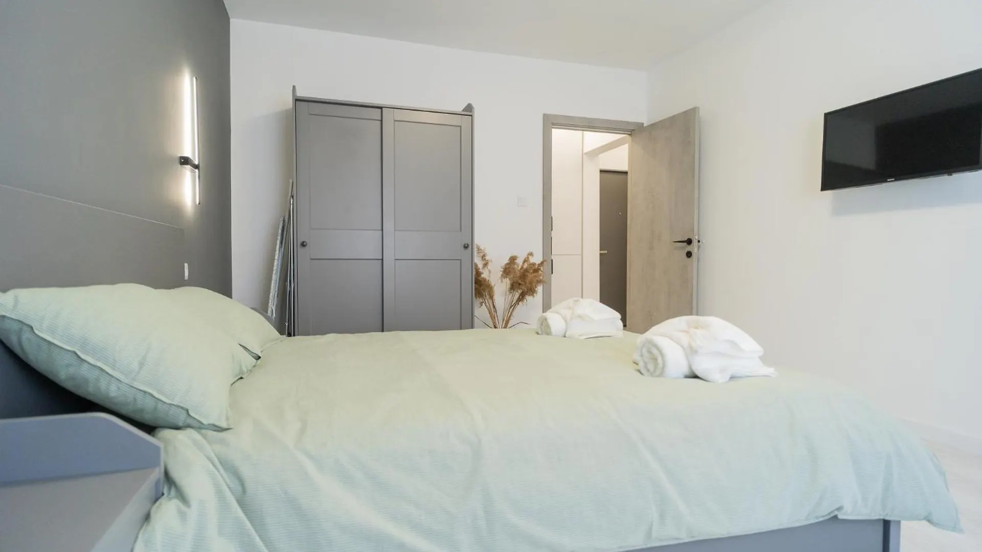 Elegant Fresh Renovated Studio Bucharest Romania
