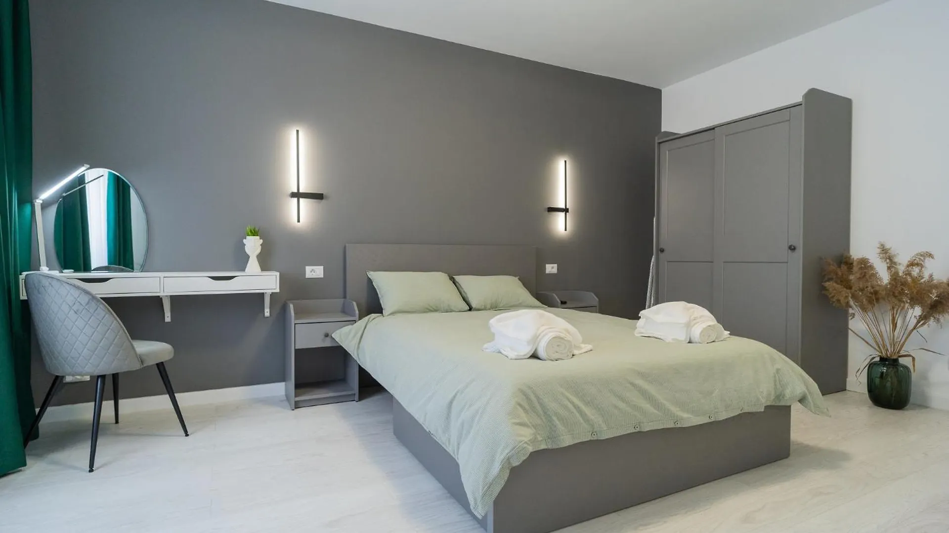 Elegant Fresh Renovated Studio Bucharest